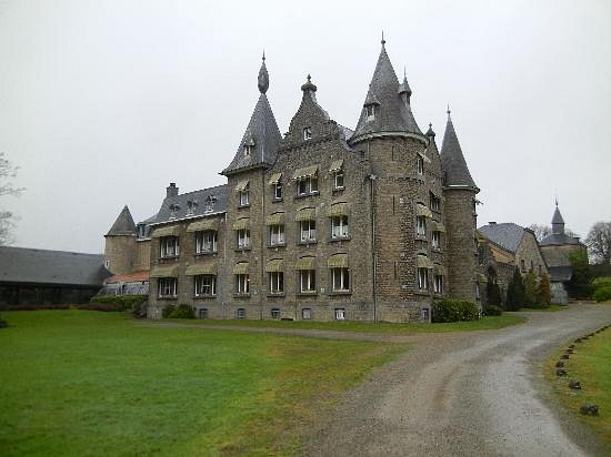 entering-the-chateau